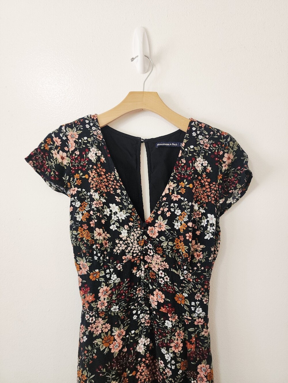 Abercrombie & Fitch Black Floral V‑Neck Cap Sleeve Midi Dress Size S - Picture 3 of 9